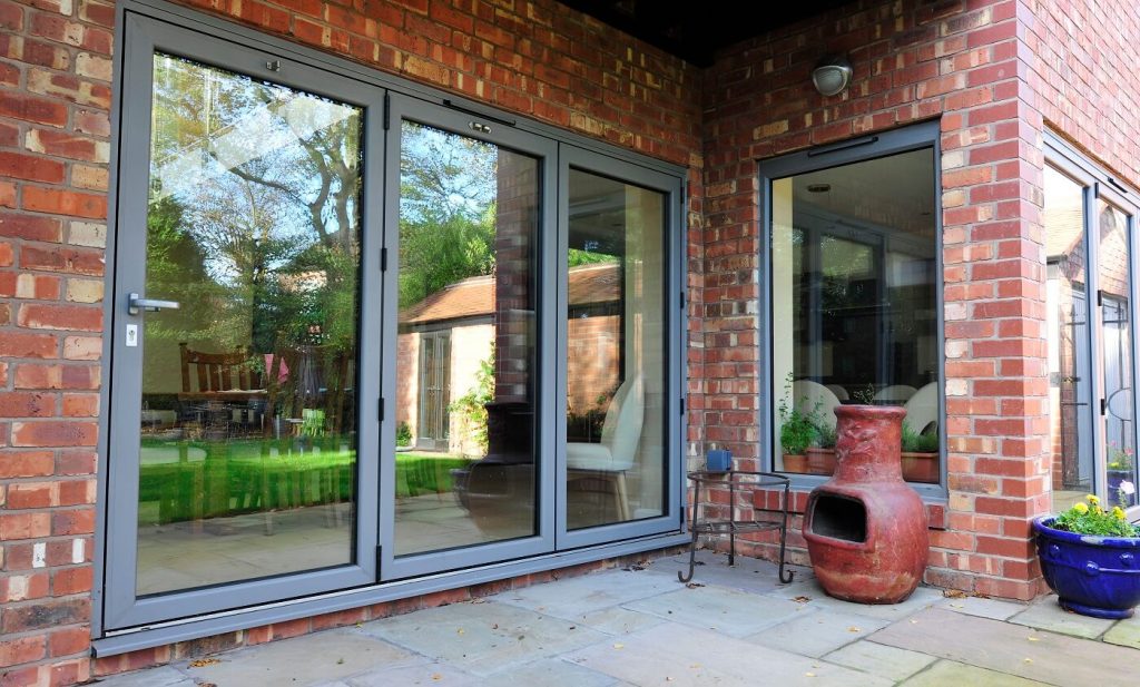 Anthracite grey with aluminium bifolds and window